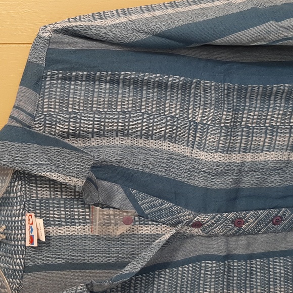 Women"s XL Light Blue Striped V Neck Shirt With Half Button Up Front - Picture 4 of 13